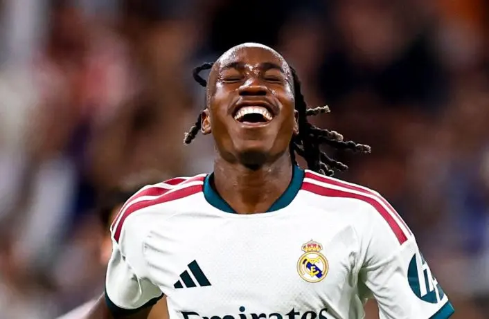 Real Madridi fiton ndaj Villarrealit, edhe pse mbeti me dhjetë lojtarë