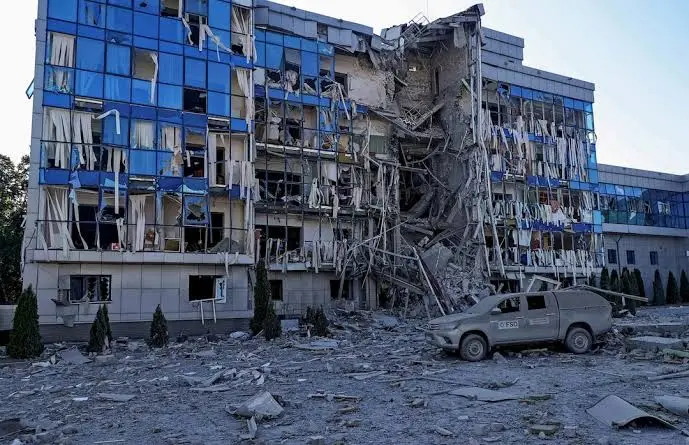 Sulm me dron rus në Kharkiv të Ukrainës, vriten dy gra dhe një foshnje