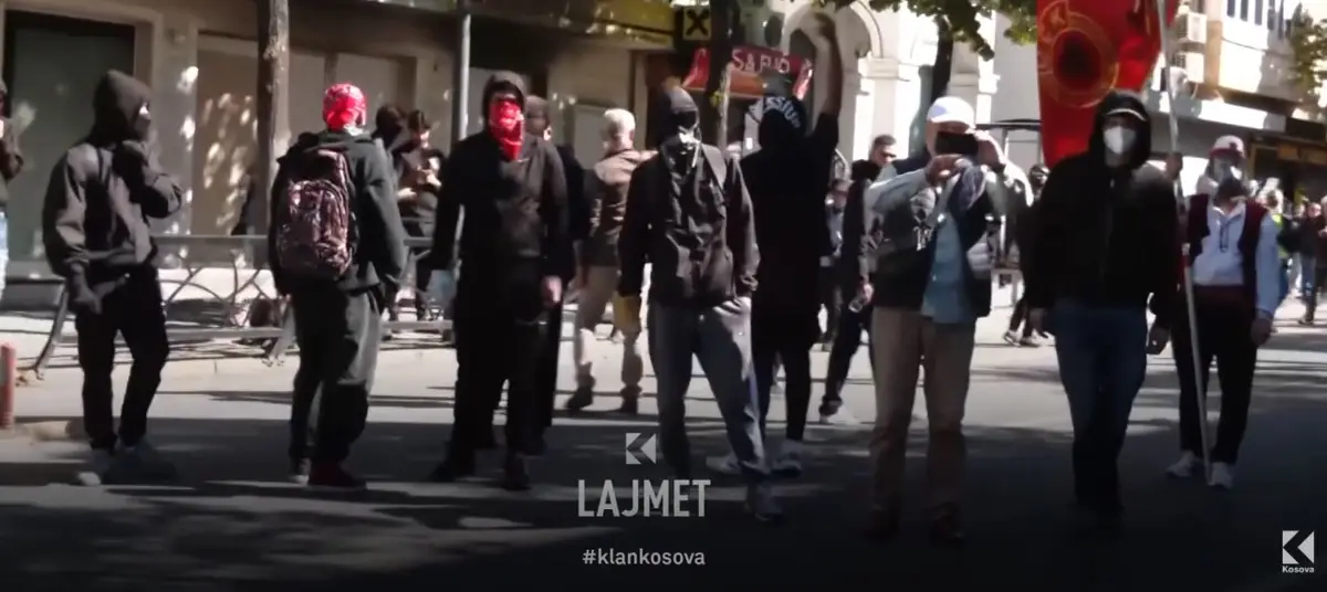 Protestat në Tiranë: Goditet kryeministria, ndërhyn policia (VIDEO)