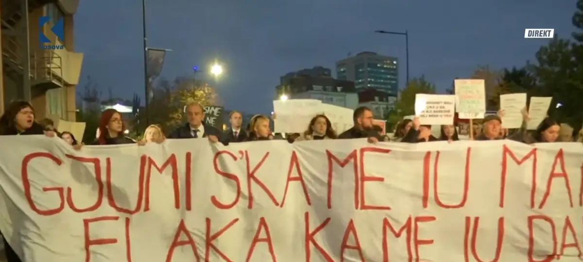 “Shkarkoni Farukun, Lumturijen, Shemsedinin…”, thirrjet në protestë (VIDEO)