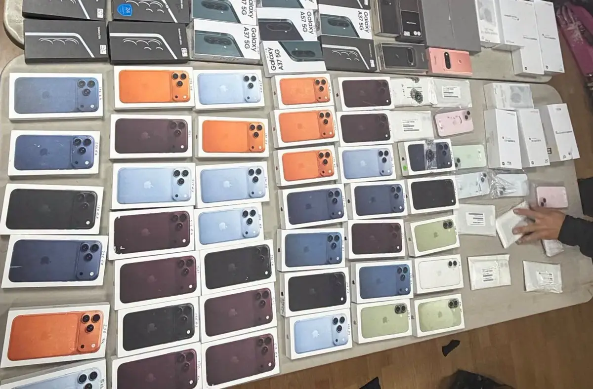 Dogana zbulon në Prishtinë mbi 100 telefona mobilë të kontrabanduar