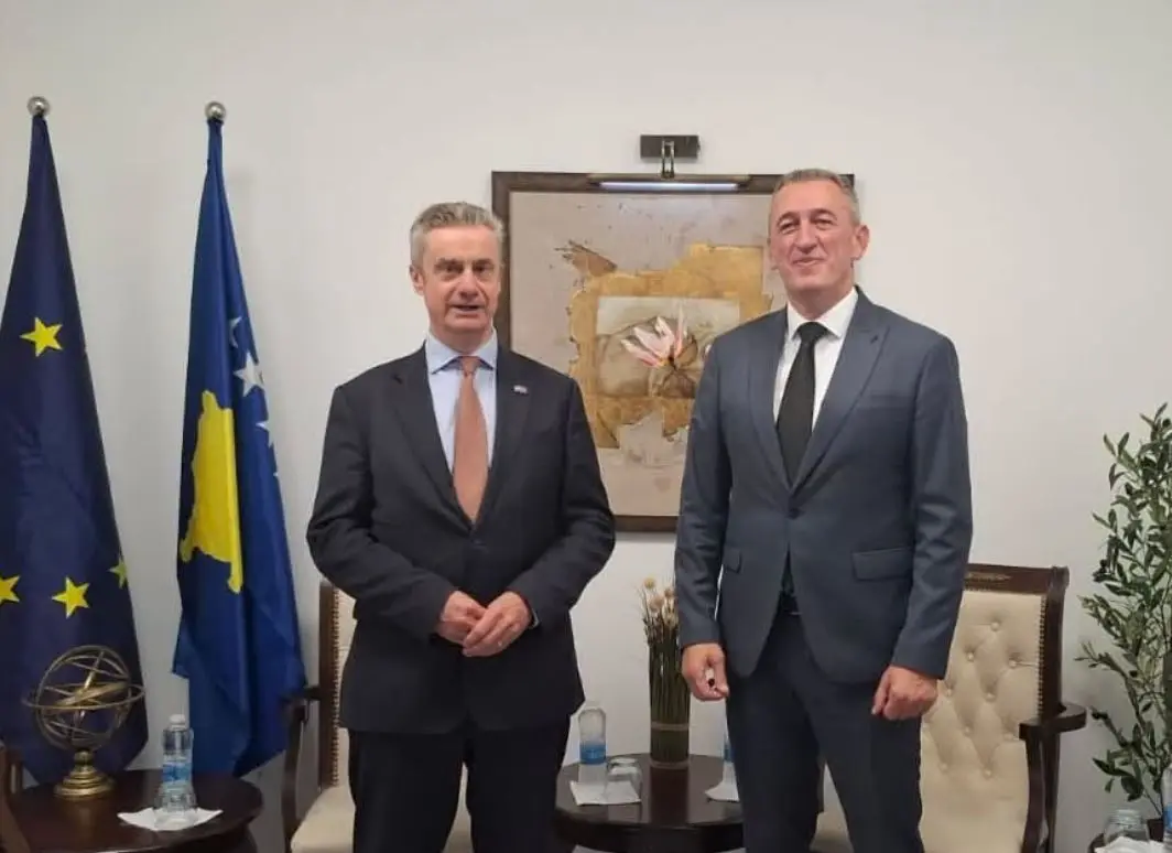 Ambasadori britanik takon Rashiqin, diskutojnë për prioritetet e komuniteteve joshumicë