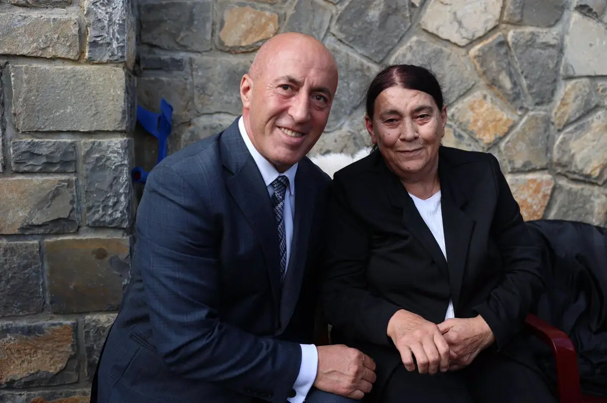 Haradinaj kujton me mall babanë në ditën e festës së tij