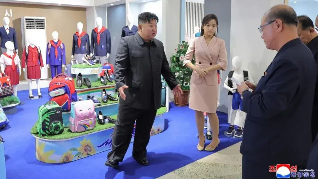 U raportua se ndërroi jetë, mediat e Koresë së Veriut publikojnë pamje të Kim Jong Unit