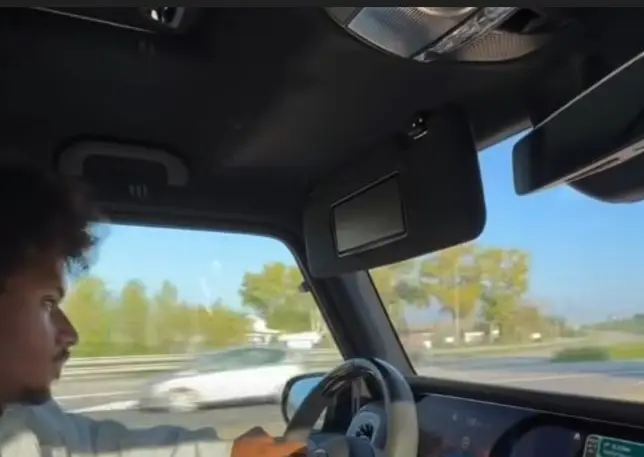 Në rrugët e Spanjës dëgjohet kënga “Mora fjalë” (VIDEO)