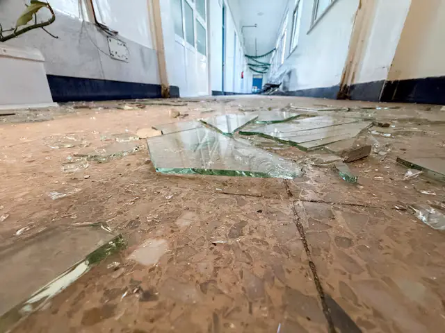 Agjencitë e ndihmës: Luftimet në Jemen mbingarkojnë spitalet – ndërpresin ndihmën për 800 mijë njerëz