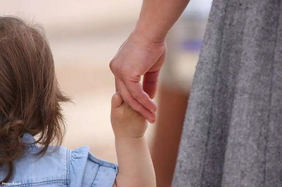 Incident në një kopsht në Fier: Dyshohet se edukatorja goditi 4-vjeçarin, nëna reagon ndaj saj