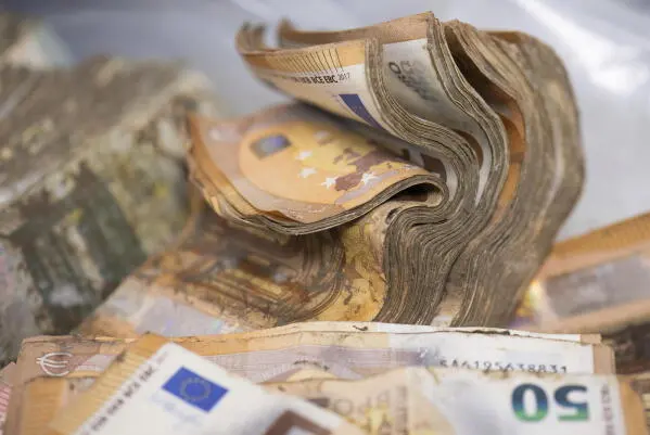 E ndalën me maska dhe ia morën një mijë e 500 euro
