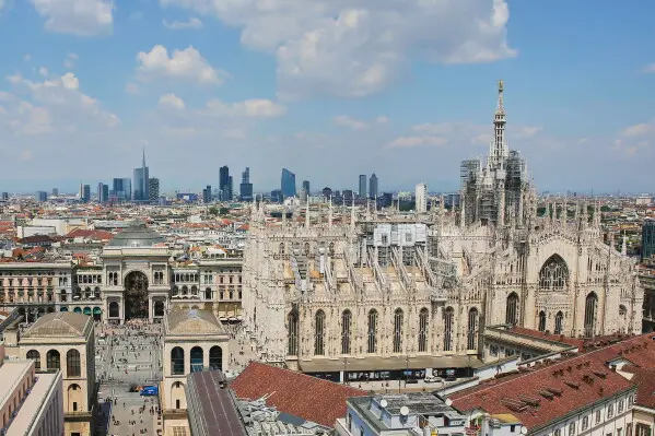 Policia italiane përplaset me protestuesit në qendër të Milanos