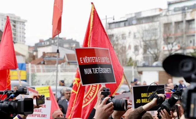 OVL-UÇK i reagon Marta Kosit: Nëse nuk zbatohet ligji për Specialen, do t’i rikthejmë protestat masive
