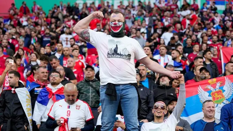 Serbia gjobitet nja 129 mijë e 500 euro nga UEFA