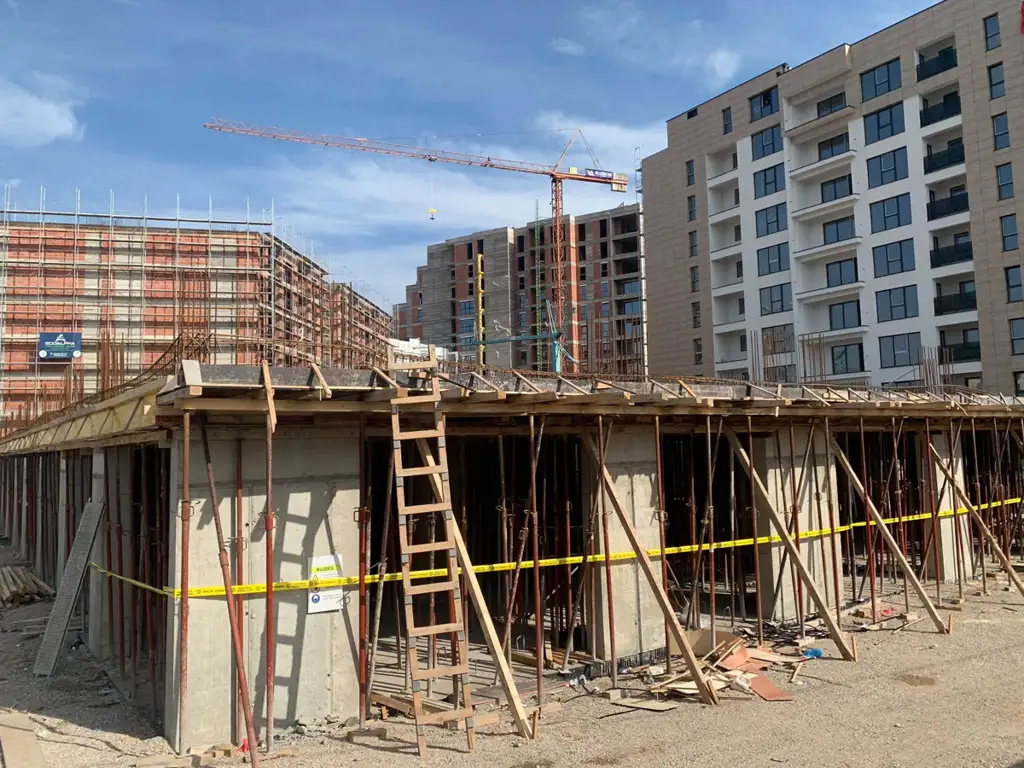 Ndalohen punimet në katër objekte ndërtimi në Gjakovë, Ferizaj dhe Gjilan