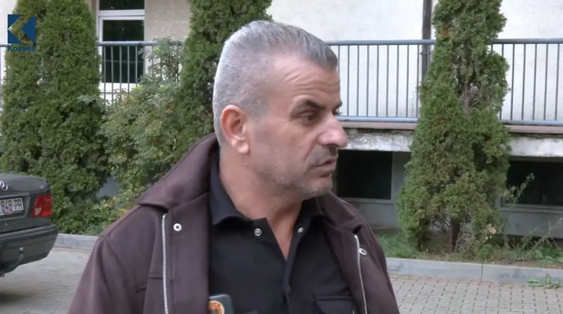 I vdes gruaja kosovare, shtetasi nga Shqipëria “lufton” për 3 vajzat e tij! (VIDEO)