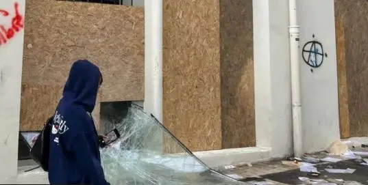 Protestat në Francë, dëme të shumta e plaçkitje dyqanesh