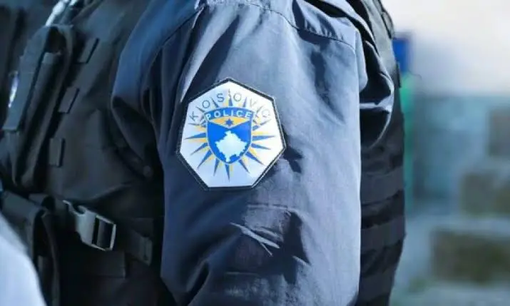 Shkoi për ta raportuar humbjen e dokumentit, gruaja kanos policin në zyrën e tij