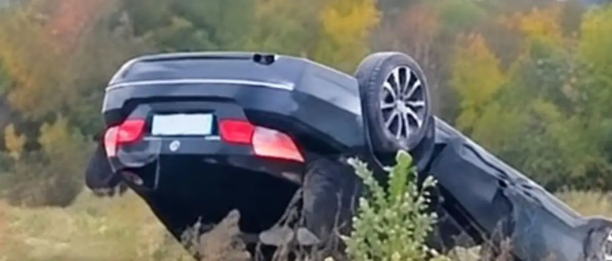 Vetaksident në Istog, rrokulliset një veturë