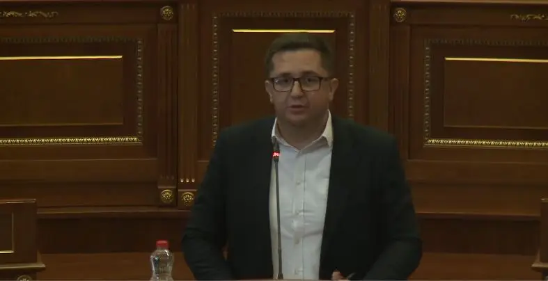 “Dallaveret” e pushtetit? Mustafa: Është duke i falur 4 euro m² të ndërtesave të shtetit