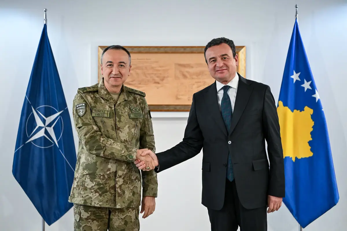 Kurti: Mirënjohje për punën e Ulutashit, pres bashkëpunim të njëjtë me komandantin e ri të KFOR-it