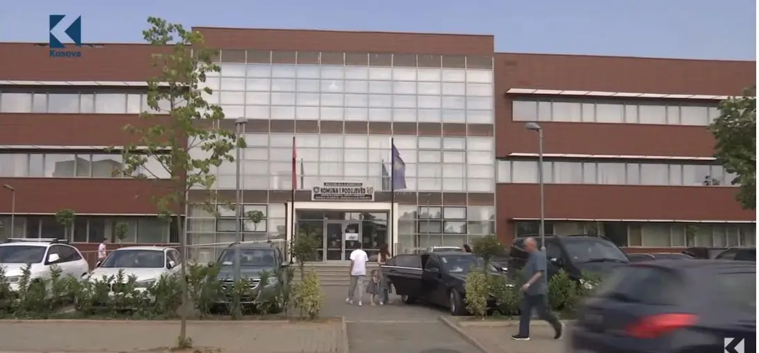 Pelet me çmim të kripur në Podujevë: 312 mijë euro me negocim për kompaninë e aktivistit të VV-së (VIDEO)