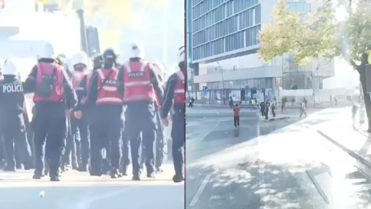 Protesta në Tiranë, kjo është situata aktuale, protestuesit me fishekzjarrë