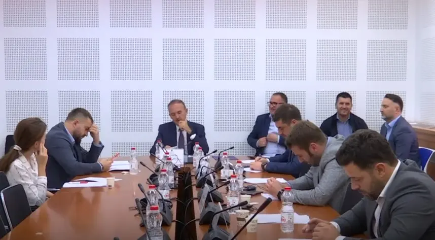 Bordi gjysmak: Askush s’di gjë për fatin e KPMM-së (VIDEO)