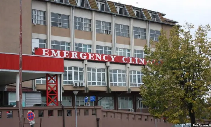 Vdes një person në QKUK, nuk u mbijetoi plagëve të aksidentit në Fushë Kosovë