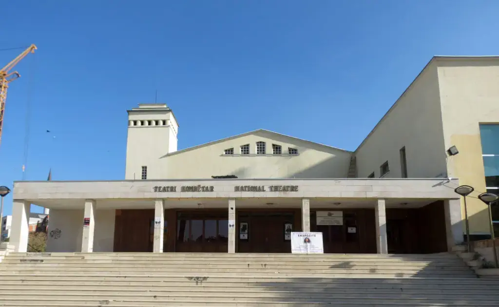 Sot lansohet pulla postare në shënim të 80-vjetorit të Teatrit Kombëtar të Kosovës