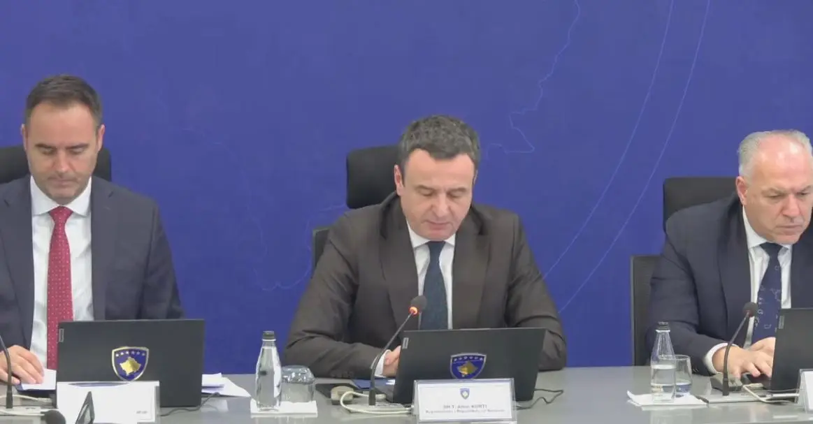 Kurti në mbledhjen e Qeverisë: Urime qytetarëve për zgjedhjen e presidentes