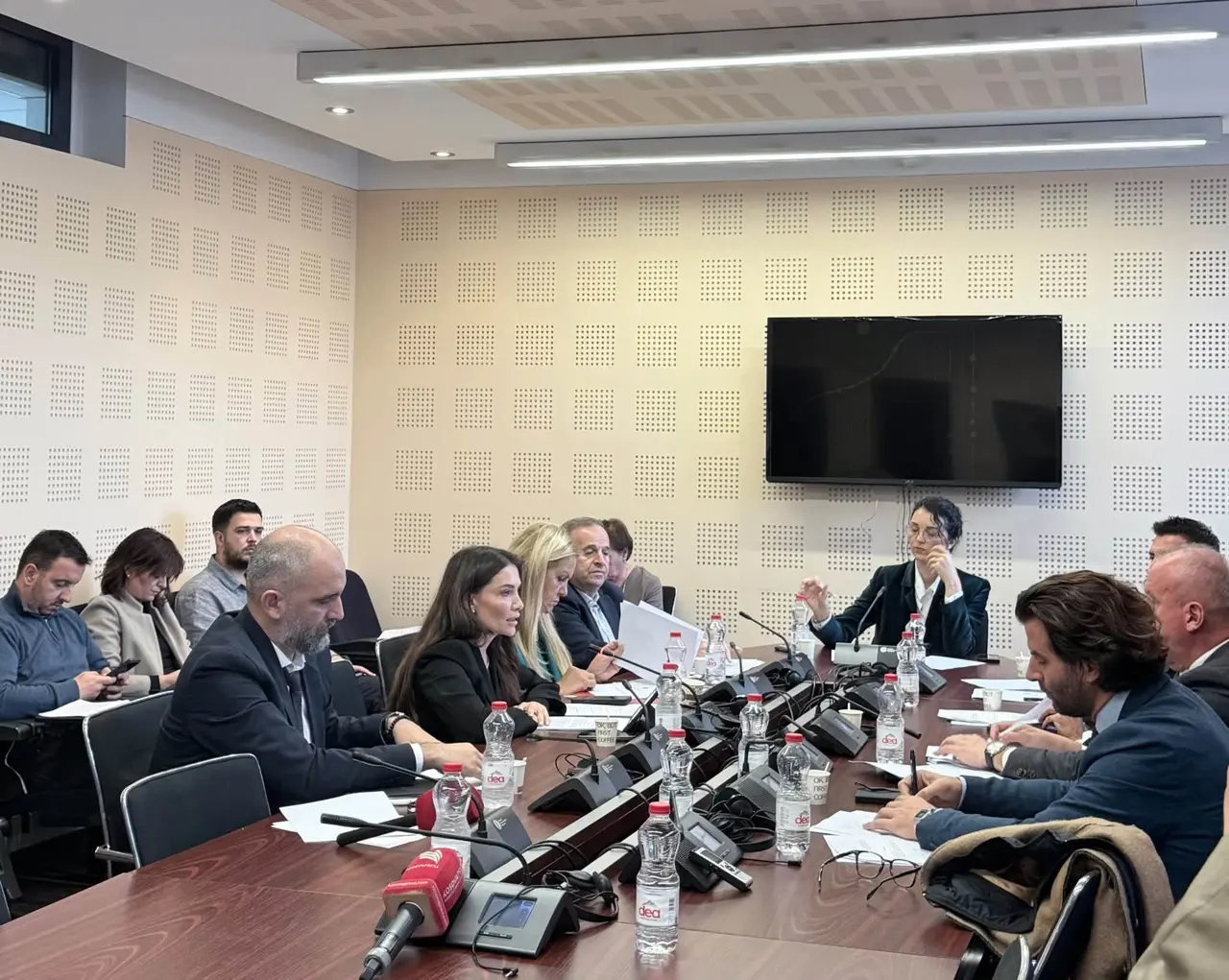 Në Komisionin për Punë të Jashtme, PDK kërkon strategji institucionale për çështjen e Hagës