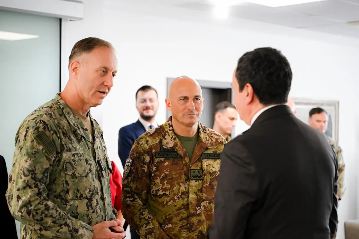 Kurti takon admiralin e NATO-s dhe komandantin e ri të KFOR-it, diskutohet për sigurinë