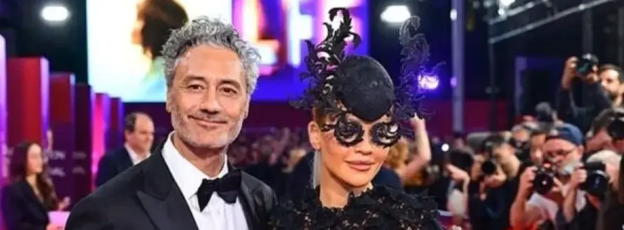 Në premierën e filmit të bashkëshortit, Rita Ora në qendër të vëmendjes
