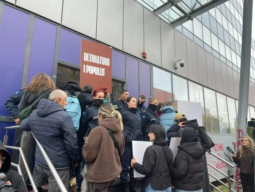 Protestohet edhe sot për Arlindën: Shteti do të jap llogari