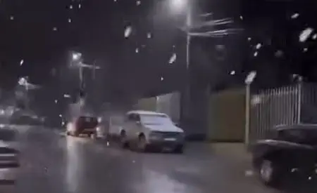 Reshjet e para të borës zbardhin Opojën, pamje nga mbrëmja e sotme