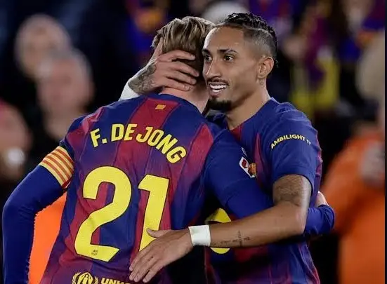 Barcelona merr lajme të mira, Raphinha dhe De Jong rikthehen në stërvitje