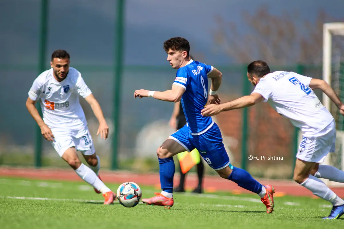 Super-derbi në futbollin kosovar: Prishtina dhe Drita përballen sot, publikohen formacionet zyrtare