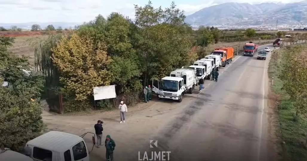 Telashet me bërllokun: Borxhet e mbyllën, ujdia e hapi deponinë (VIDEO)