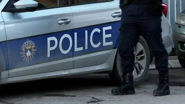 Gjenden mbi 62 gramë marihuanë dhe një revole në Fushë Kosovë, arrestohen dy shtetas turq
